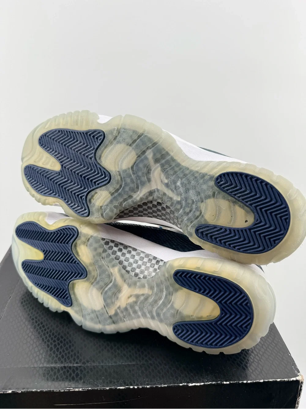 Jordan 11 Low Le Snake Navy Size 10.5M